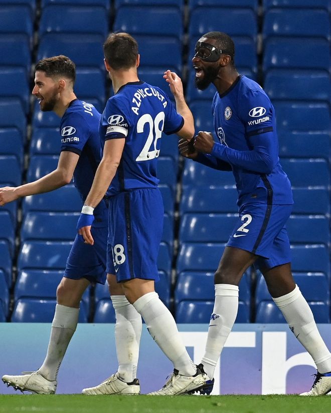 2分，又是2分！顶薪中锋被34岁老将羞辱，球迷嘲讽：这表现真的可以