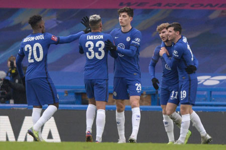 21点什么时候要牌（二十一点何时选择要牌）