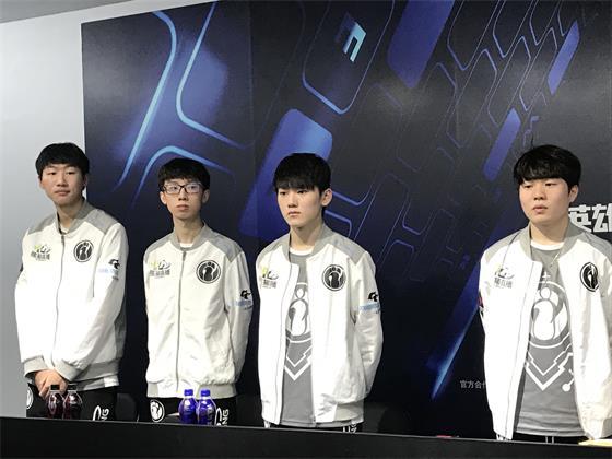 仁中前场的 仁中前场的